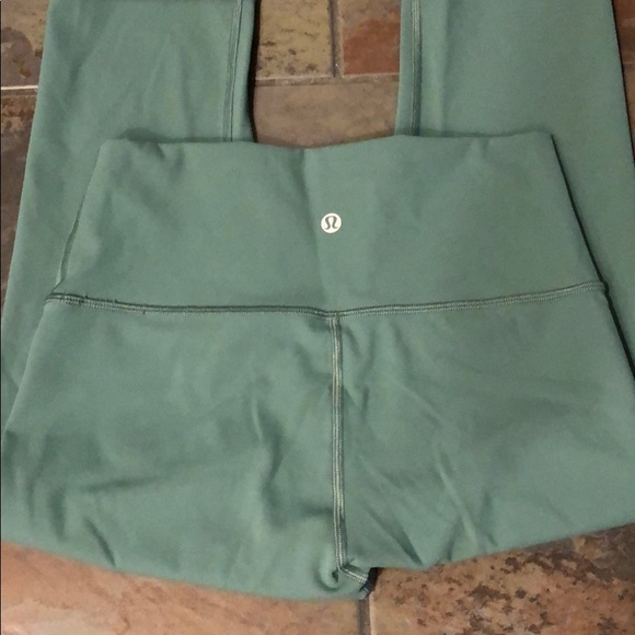 Green lululemon crop leggings - Picture 4 of 6